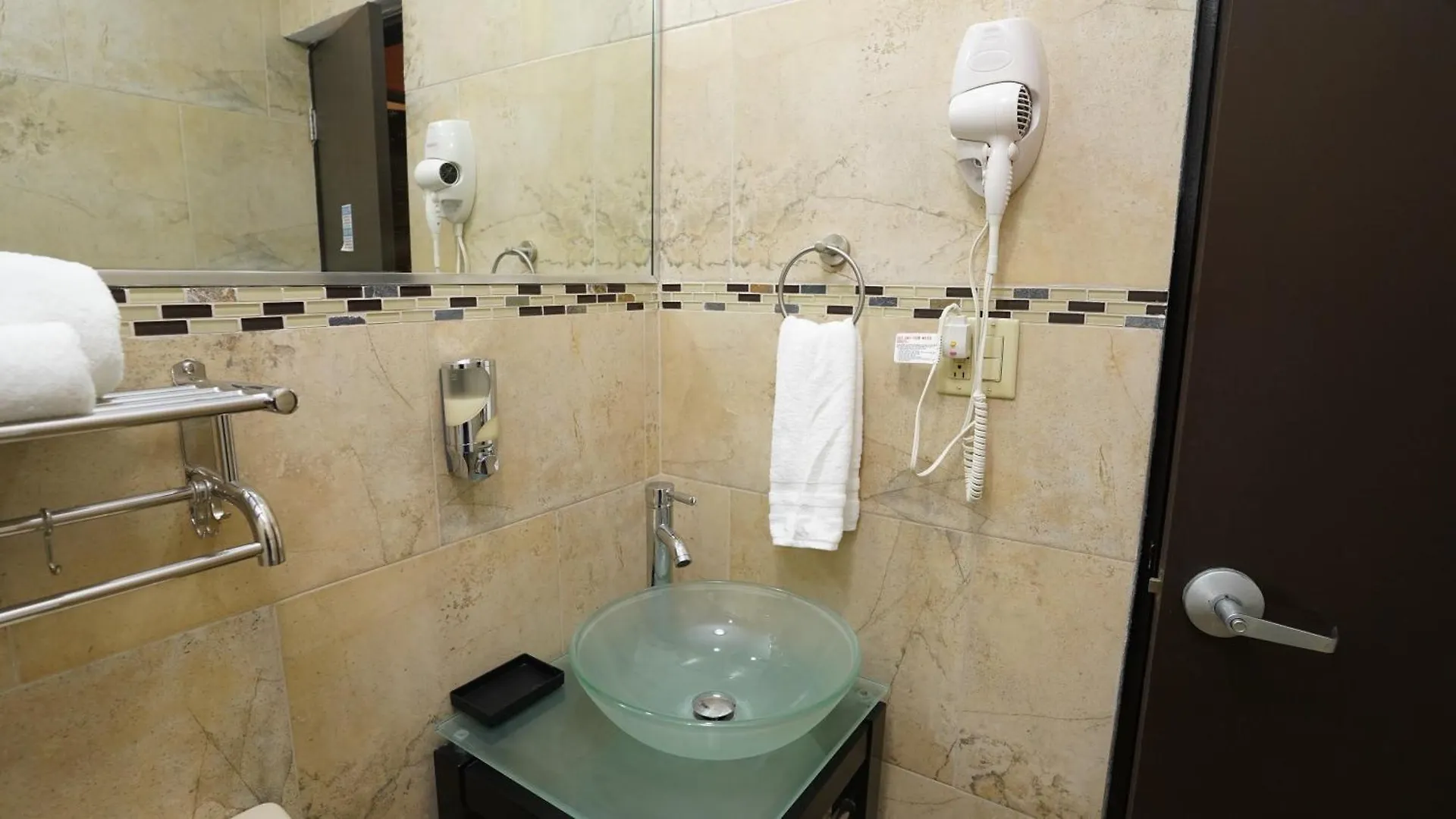 La Placita Suites Hotel-Suite 205 San Juan Aparthotel