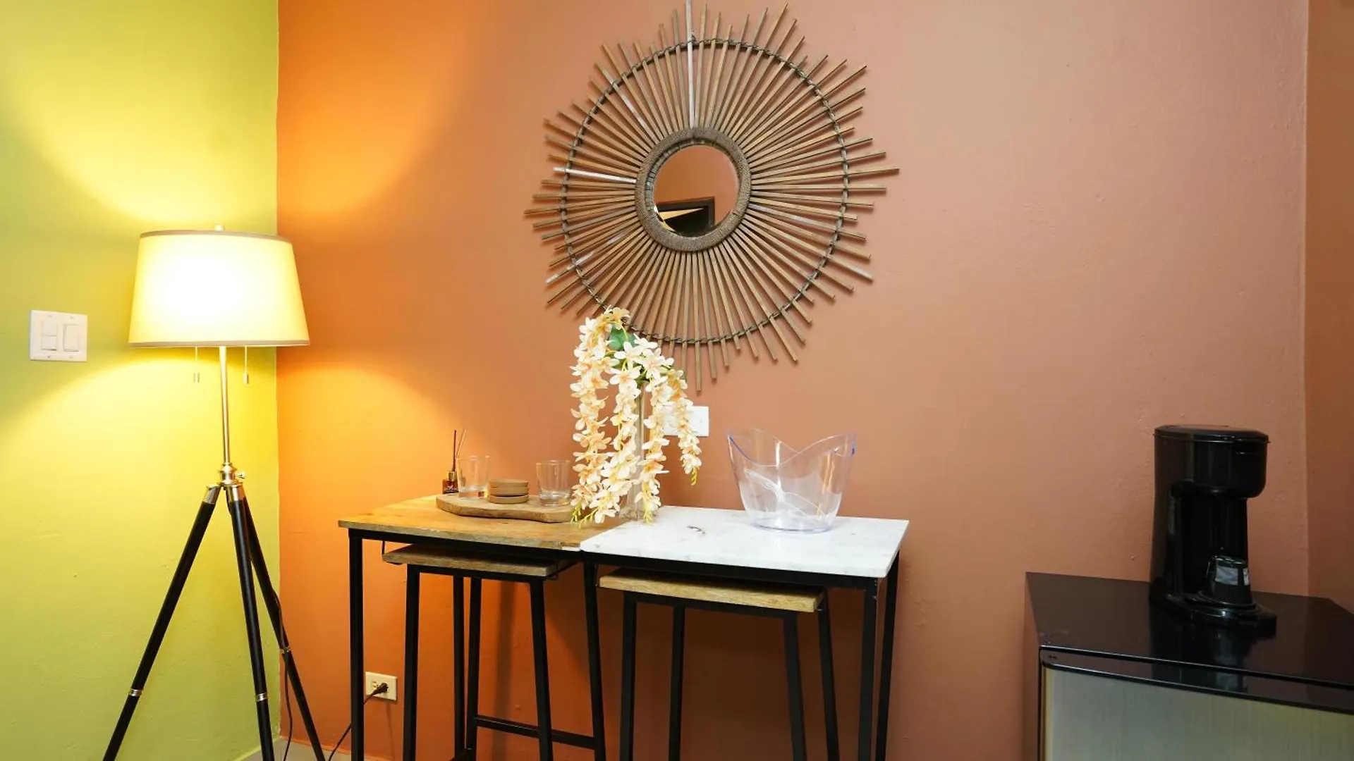 La Placita Suites Hotel-Suite 205 San Juan Aparthotel