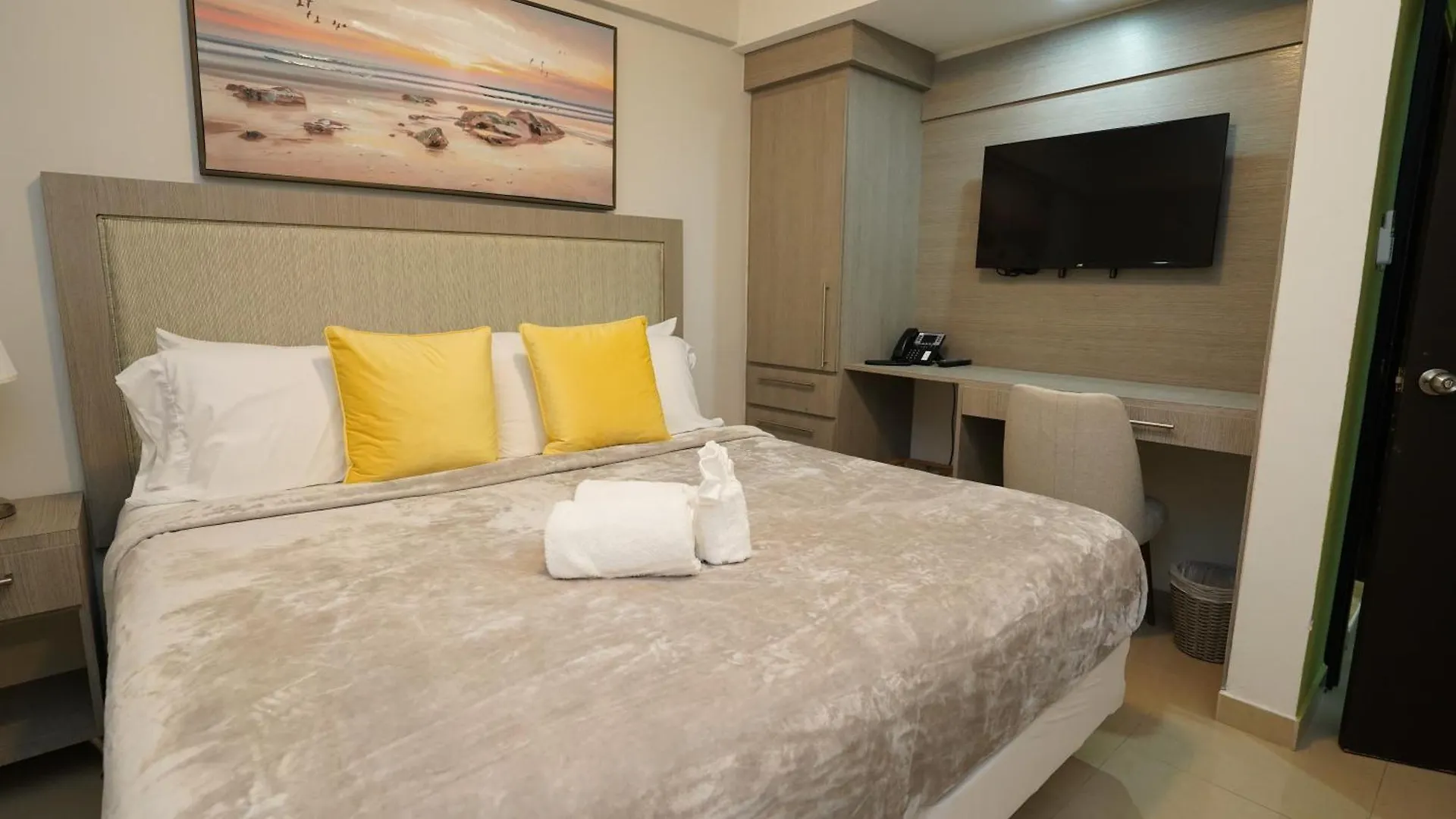 La Placita Suites Hotel-Suite 205 San Juan